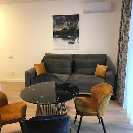 J4 With Terrace Appartamento